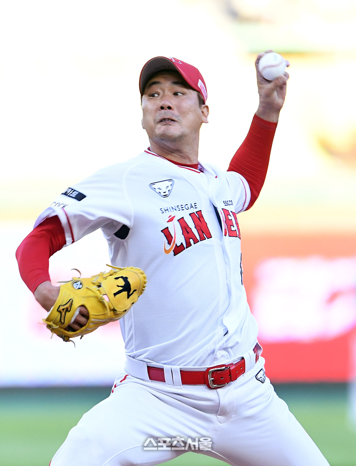 [포토]SSG 김광현, 시즌 8승 도전!