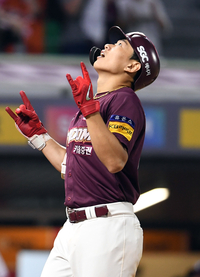 [포토]홈런 세리머니 하는 키움 송성문