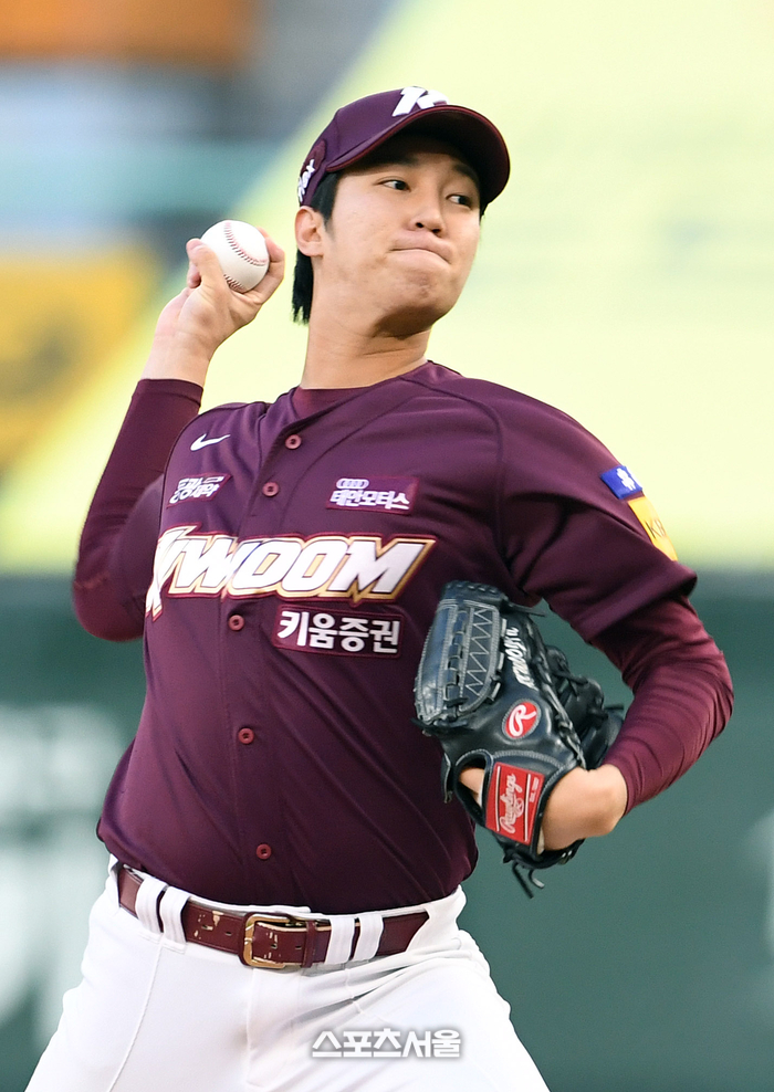 [포토]키움 안우진, SSG전 선발 등판