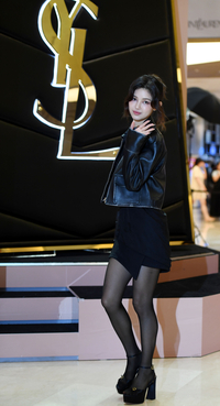 [포토] 뉴진스 다니엘 '명품 손인사'