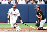 [포토]키움 김시앙, KT 조이현 상대 2타점 적시타