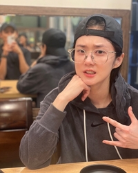 ‘신혼’ 장나라, 커플룩 남편과 데이트 인증샷…찡그린 표정에 숨기지 못한 귀여움