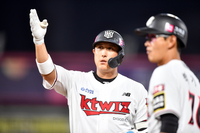 [포토]‘2000안타 신고합니다!’ 황재균