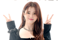 [포토]한소희, 깜찍 V