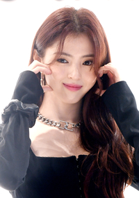 [포토]볼 하트 만들어 보이는 한소희