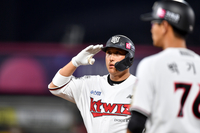 [포토]‘드디어 터졌다! 2000안타 신고합니다!’ 황재균