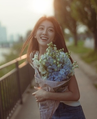 유니티 이수지, 깜짝 결혼 “예비신랑=내 삶을 ‘로코 영화’로 만들어줘”