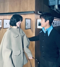 5년만 ‘애기씨’ 만난 이병헌 “보고 싶었소” 김태리 파안대소