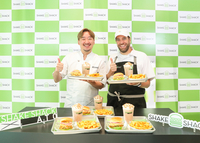 [SS현장] ‘쉐이크쉑’ 뉴욕 미슐랭 스타셰프 손잡아…  단 하루 ‘아토버거’ 선 보여