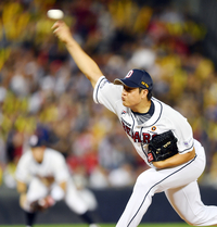 [포토]‘7회초 책임집니다!’ 김강률