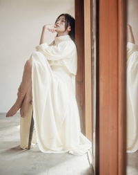 ‘이 미모 어떻게 감췄지?’ 한효주, 봉석엄마 벗고 화보여신 나들이