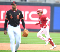 [포토] 추신수, 1회 쿠에바스 상대로 선두타자 홈런