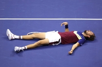 메드베데프가 ‘폭망’한 이유?...“베이스라인 뒤 깊숙한 리턴, 위치 바꿨어야” 후회 [US오픈]