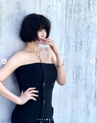 김혜수가 김혜수했다...뭘 입어도 독보적 매력 발산