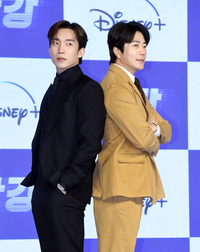 [포토]디즈니 플러스 '한강'의 이상이-권상우