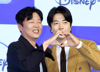 [포토]함께 하트 만들어 보이는 김희원-권상우