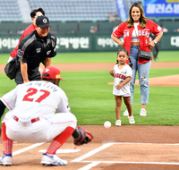 [포토]‘앗 패대기시구다 ㅠ!’에레디아 딸 리아