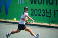 女테니스 ‘샛별’ 떴다...16세 이서아, 언니들 연파 4강 진출 기염 [장호 홍종문배]