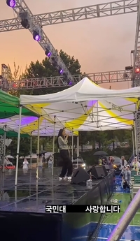 이효리, 모교 축제 깜짝 방문..‘미스코리아’ 열창