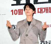 [포토] '화란' 송중기, 하트 발사