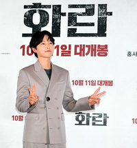 [포토] 송중기 '깜찍하게 브이'