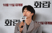 [포토] 인사말하는 송중기