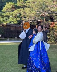 전혜빈, 한옥서 子 으리으리 돌잔치..♥치과의사 남편과 환한 ‘미소’