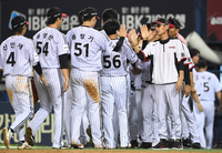‘투수전 승리·우승 매직넘버 11’ 염경엽 감독 “연패로 가지 않아야 하는 경기, 선수들이 집중했다”[SS잠실in]