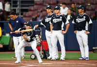 [포토]번트 동작 취하는 김혜성