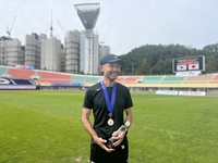 “한국은 피지컬, 일본은 기술과 연계 플레이”...일본 지도자·선수가 말하는 韓-日 축구의 차이[SS현장]