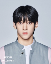 ‘보이즈 플래닛’ 나캠든·최지호, FNC 新 보이그룹 합류… 11월 데뷔