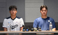 [포토]아시안게임 출전 각오 밝히는 박세웅-김형준