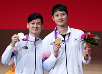 ‘아무도’ 없던 벤치와 포효 대신 ‘포옹’…오상욱·구본길의 5년만 ‘리턴 매치’, 승부 뛰어넘은 ‘우정’[SS항저우in]