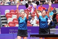 세계 1위 신유빈-전지희, 北 김금용-변송경 잡고 8강행...36세 서효원, 뼈아픈 역전패 [항저우AG]