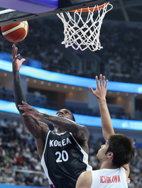 ‘공수 엉망’ 한국 男농구, ‘2진’ 일본에 77-83 완패...3점포 17방 허용, 이길 수 없었다 [SS항저우in]