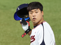 주자 추월→그런데 아웃이 아냐?...‘야구 규칙’ 모르는 심판, 엉성한 진행→‘20분’ 넘게 지연 [SS샤오싱in]