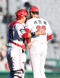 조인성, 좌표 찍혔다…정치적 악플에 시달려