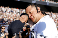 신시내티 레전드 조이 보토 은퇴 경기서 퇴장당하는 진풍경