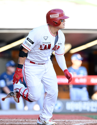 [포토]2타점 적시타 치는 SSG 추신수