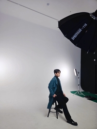 황영웅 ‘전과’ 논란에도 팬사랑은 ing…첫 앨범 기부모금만 24억