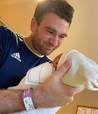 임현주 아나, 결혼 8개월만 엄마 됐다. 아기 보며 꿀뚝뚝 남편 공개