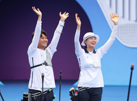 ‘금빛 과녁 명중!’ 임시현-이우석, 일본 꺾고 혼성전 金!...한국 양궁 첫 금메달 [SS항저우in]