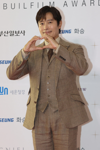 ‘콘크리트’ 부일영화상 최우수 작품상 포함 ‘4관왕’…남녀주연상은 이병헌·김서형[2023 BIFF]