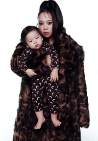 홍현희, 똑닮은 붕어빵 아들과 화보 찰칵..본적 없는 카리스마 ‘뿜뿜’