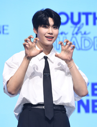 제로베이스원 박건욱 “한일전, 아이돌이라 중립 지켜야 해” 논란