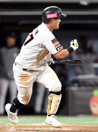 [포토]KT 배정대, 두산 정철원 상대 역전 2타점 2루타