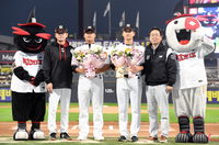 [포토]KT 위즈 강백호-박영현, 금메달 따고 왔어요!