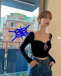 어머! 깜짝이야...고준희, 파격 상의 입고 미모 자랑 중