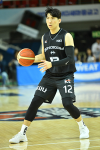 KT 전체 1순위 신인 문정현, KBL 데뷔전 어땠나?[SS현장]