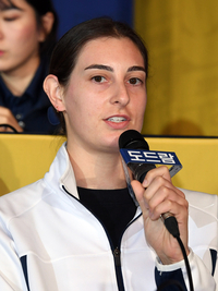 [포토]사회자의 질문에 답을 하는 IBK기업은행 아베크롬비